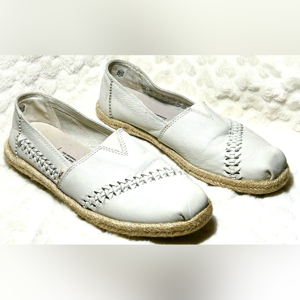 TOMS Women's cream slip on Espadrille Flats loafers women’s size 7.5